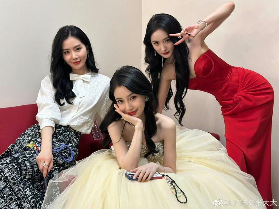 Lưu Diệc Phi, Dương Tử và dàn tiểu hoa Cbiz diện váy gì ở đêm Weibo?