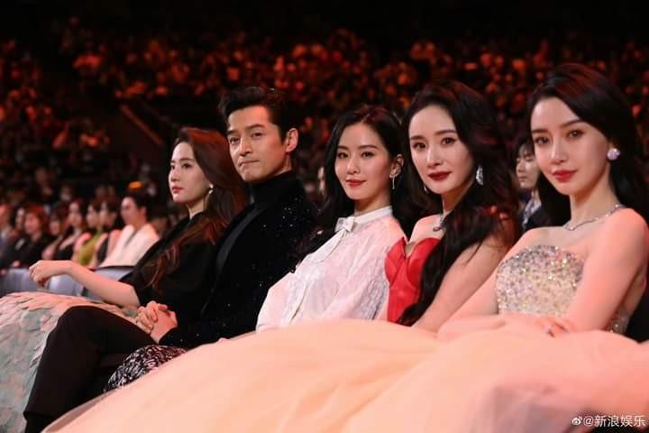 Đêm hội Weibo: Nhiệt Ba đẹp tựa công chúa, Dương Mịch ngồi tám chuyện ra một rổ meme-4