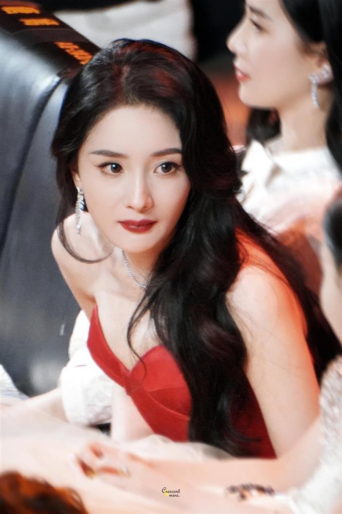 Đêm hội Weibo: Nhiệt Ba đẹp tựa công chúa, Dương Mịch tám một rổ meme-10