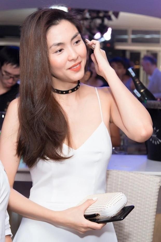 Tăng Thanh Hà dự tiệc cưới: Diện váy dạ hội hay áo dài đều xuất sắc!-5