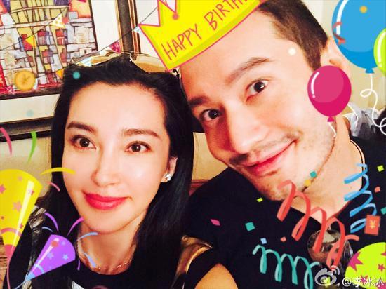 Huỳnh Hiểu Minh có hành động như phim dành cho Lý Băng Băng-7