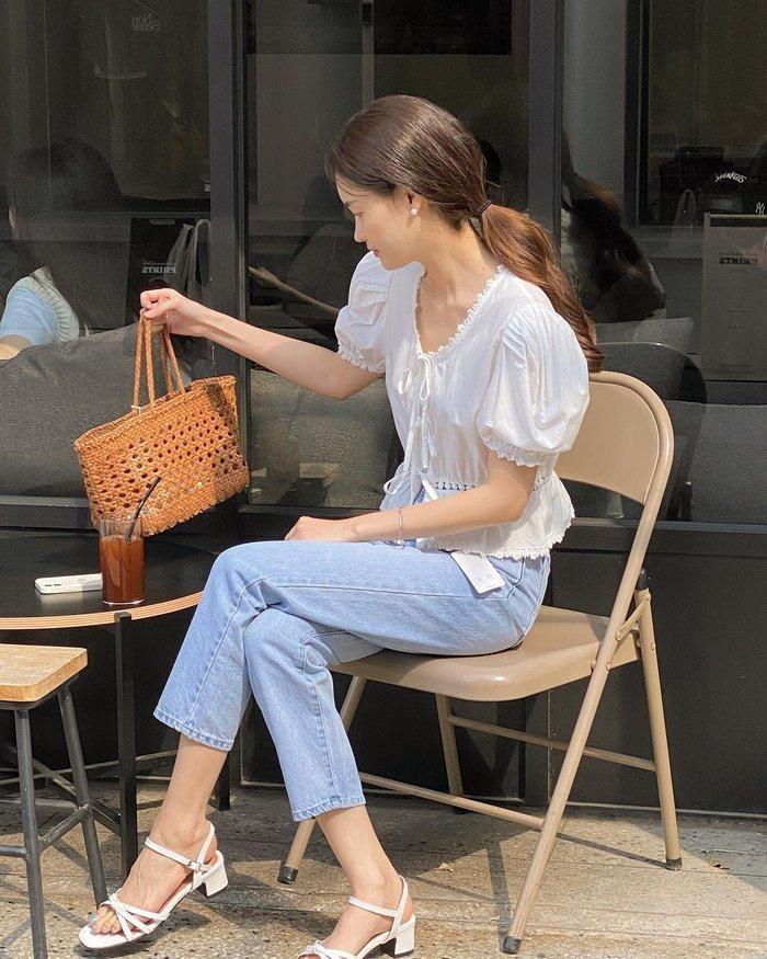 10 cách diện áo blouse trắng đơn giản mà sành điệu-1