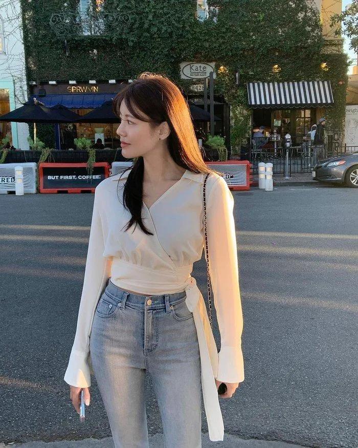 10 cách diện áo blouse trắng đơn giản mà sành điệu-5