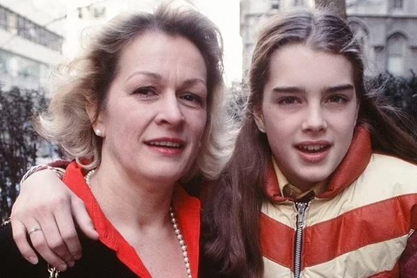 Brooke Shields Hận Mẹ Ruột Vì để Mình Chụp ảnh Khỏa Thân 2sao