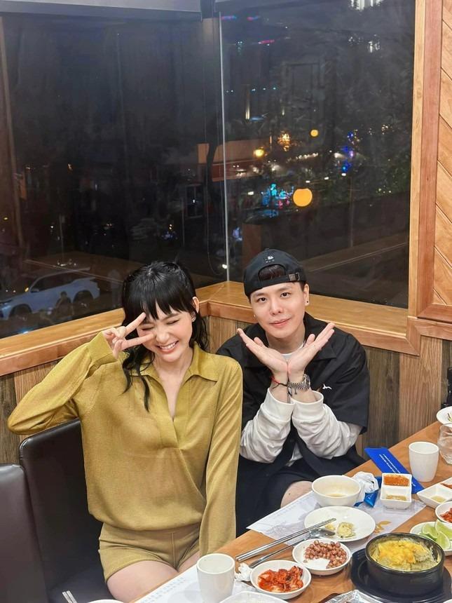 Trịnh Thăng Bình mất 3.000 người theo dõi vì chụp ảnh với Hiền Hồ-2