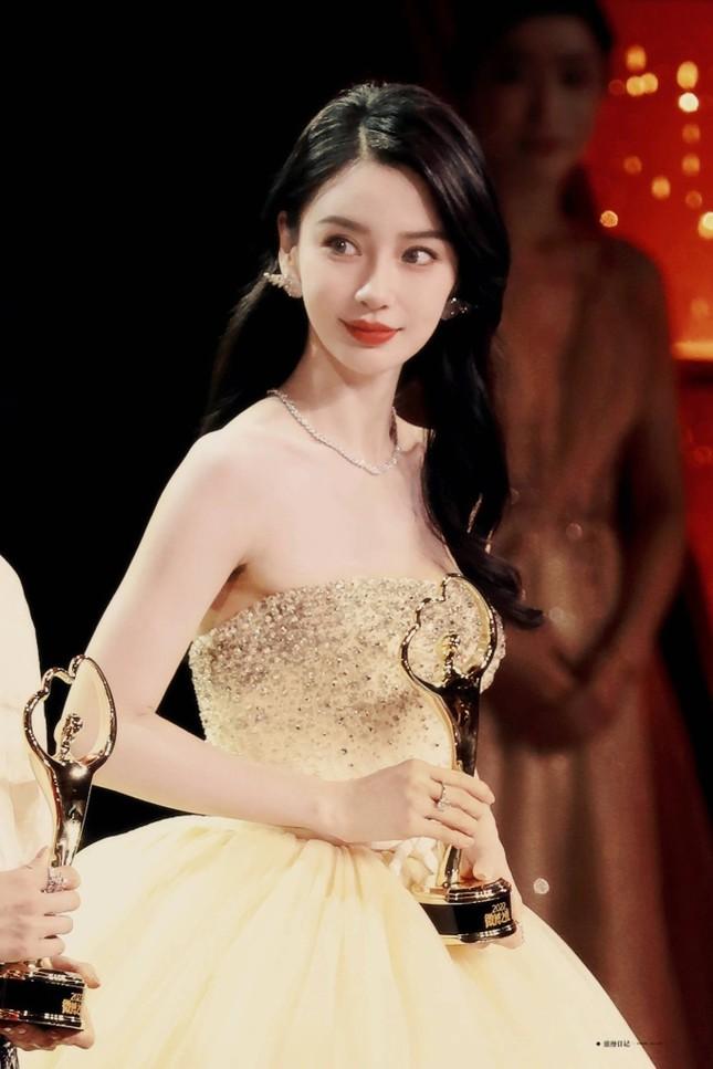 Lý Băng Băng thì thầm Huỳnh Hiểu Minh: Tôi đẹp hay vợ cũ anh đẹp?-2