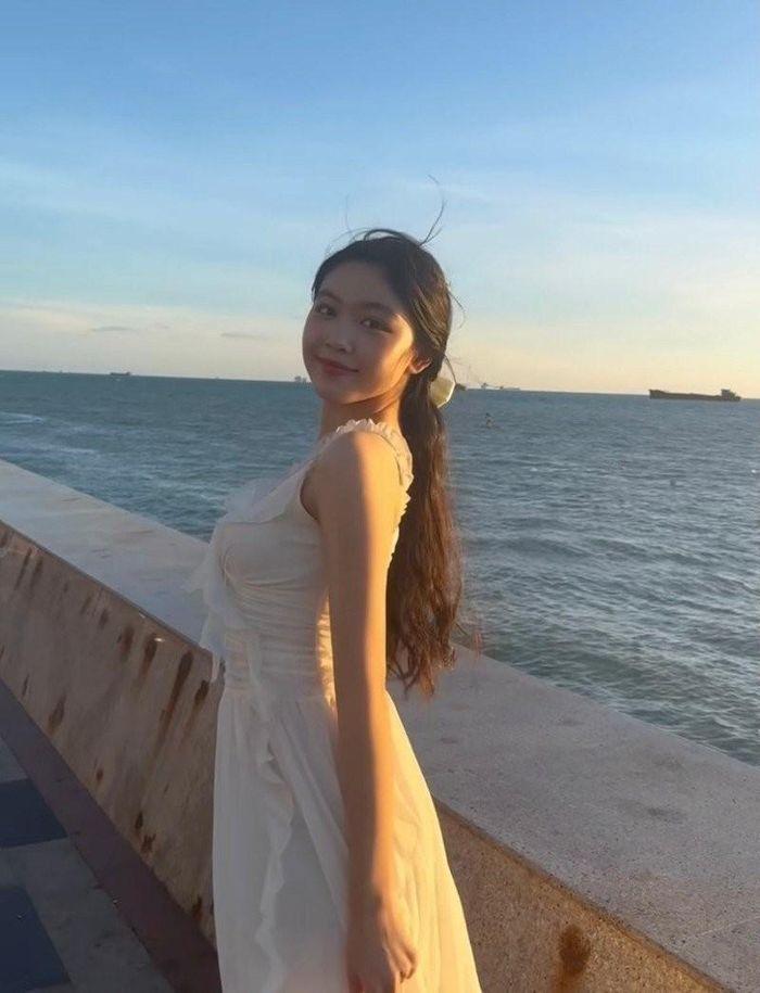 Học ngay cách chọn đồ đi biển của con gái MC Quyền Linh-1