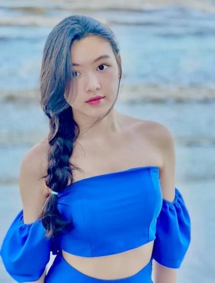 Học ngay cách chọn đồ đi biển của con gái MC Quyền Linh-5