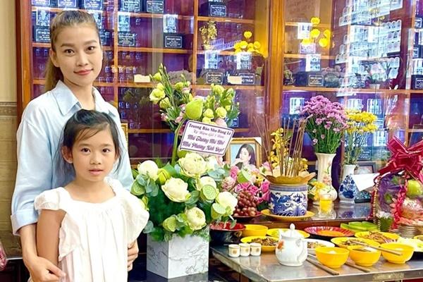 Khán giả nghẹn ngào khi nhìn NSND Hồng Vân thăm mộ cố nghệ sĩ Anh Vũ-4