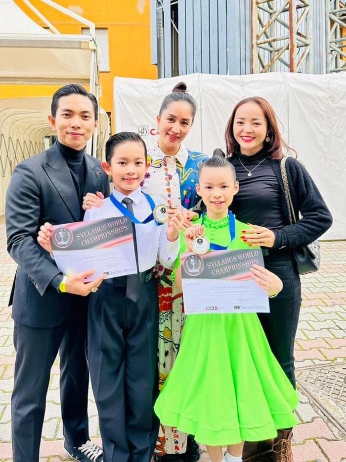 Gia đình Khánh Thi - Phan Hiển bất ngờ gặp sự cố tại sân bay Ý-4