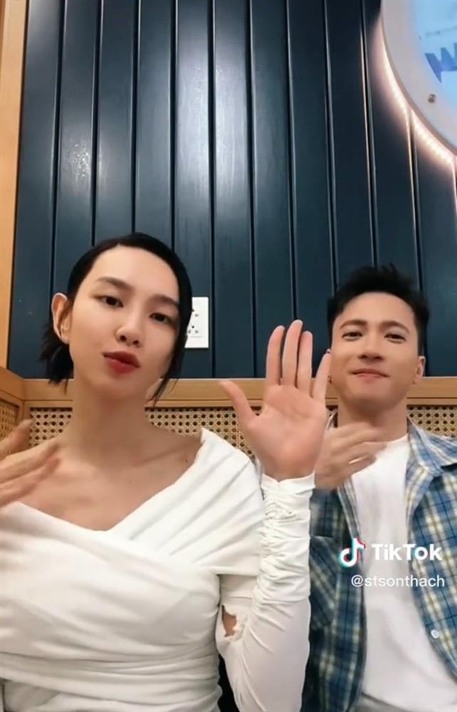 Lận đận đường trang phục như Thùy Tiên: Áo rách lúc nào cũng không biết-2