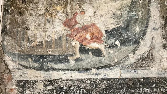 Thuê thợ cải tạo căn bếp, đôi vợ chồng phát hiện báu vật 400 năm-3