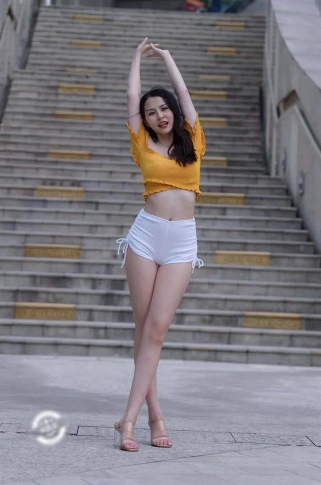 Áo ngắn mặc cùng quần cộc dây rút không hợp ra đường?-3