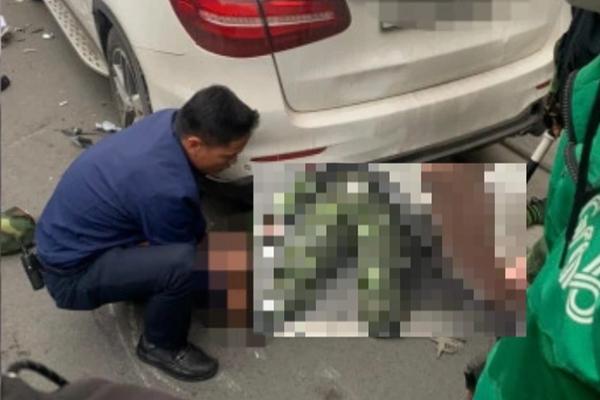 Vụ taxi tông bảo vệ khu đô thị ở Hà Nội: Xác định danh tính tài xế-1