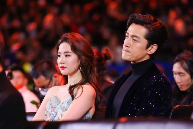 Lưu Diệc Phi nhận một tỷ lượt đọc vì bị chê béo-2