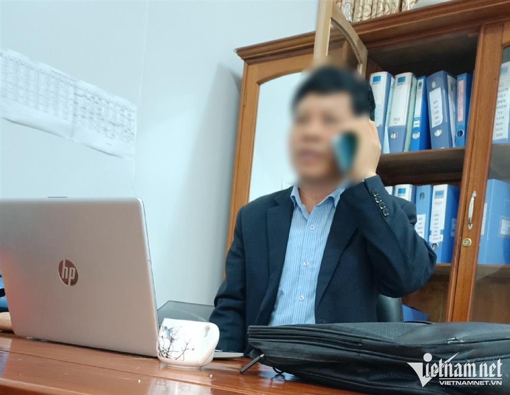 Hiệu trưởng tiểu học bị kẻ xưng công an dụ vào nhà nghỉ, lừa mất gần 1 tỷ-1