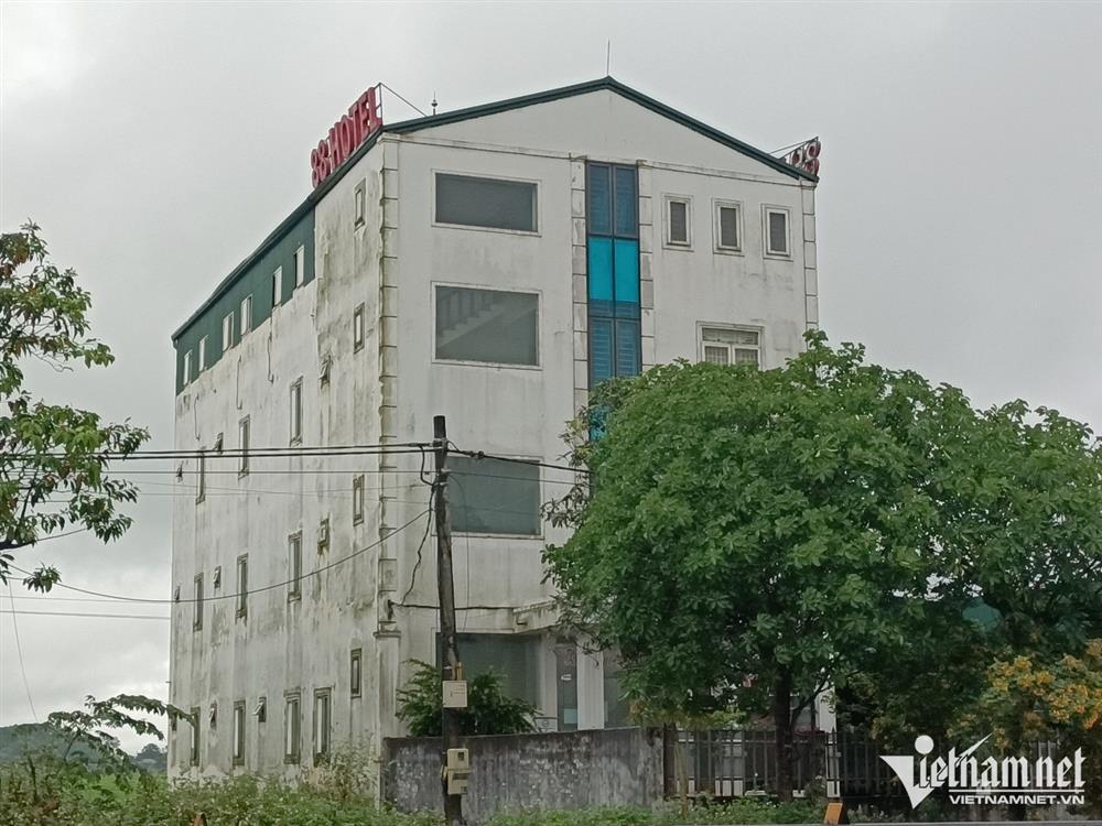 Hiệu trưởng tiểu học bị kẻ xưng công an dụ vào nhà nghỉ, lừa mất gần 1 tỷ-2