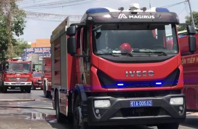 Kẻ nghi ngáo đá đâm công an rồi đốt tiệm tạp hóa-1