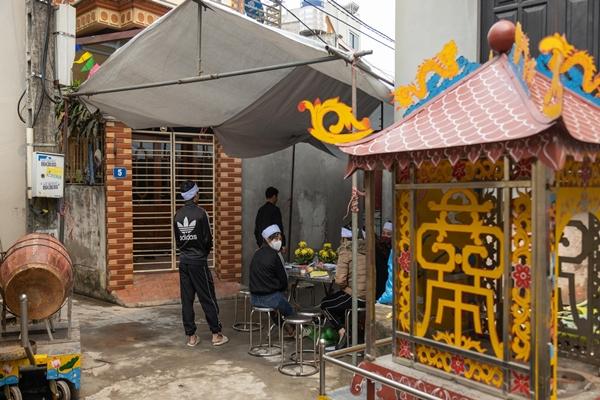 Họp khẩn vụ taxi ở Tân Sơn Nhất gian lận cước: Tạm đình chỉ 2 hãng-2