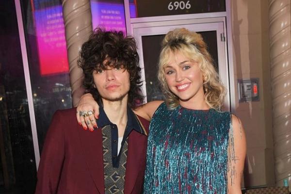 Miley Cyrus trải lòng về khoảng thời gian bị ném đá vì phong cách nổi loạn-4