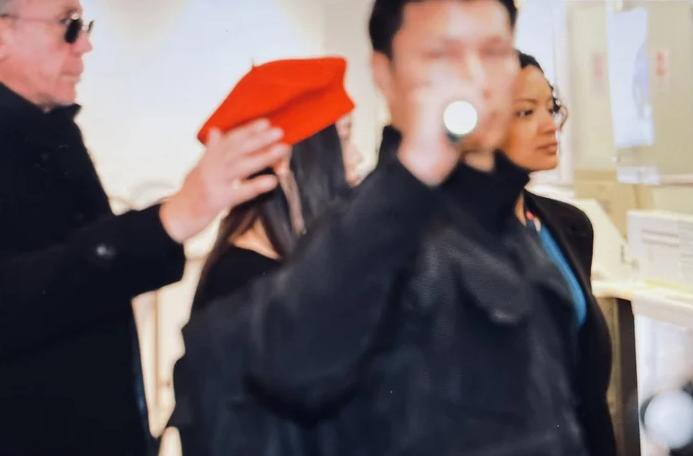 Liên tục bị chặn chụp ảnh và chiếu đèn flash, fansite NewJeans tuyên bố đóng cửa-3