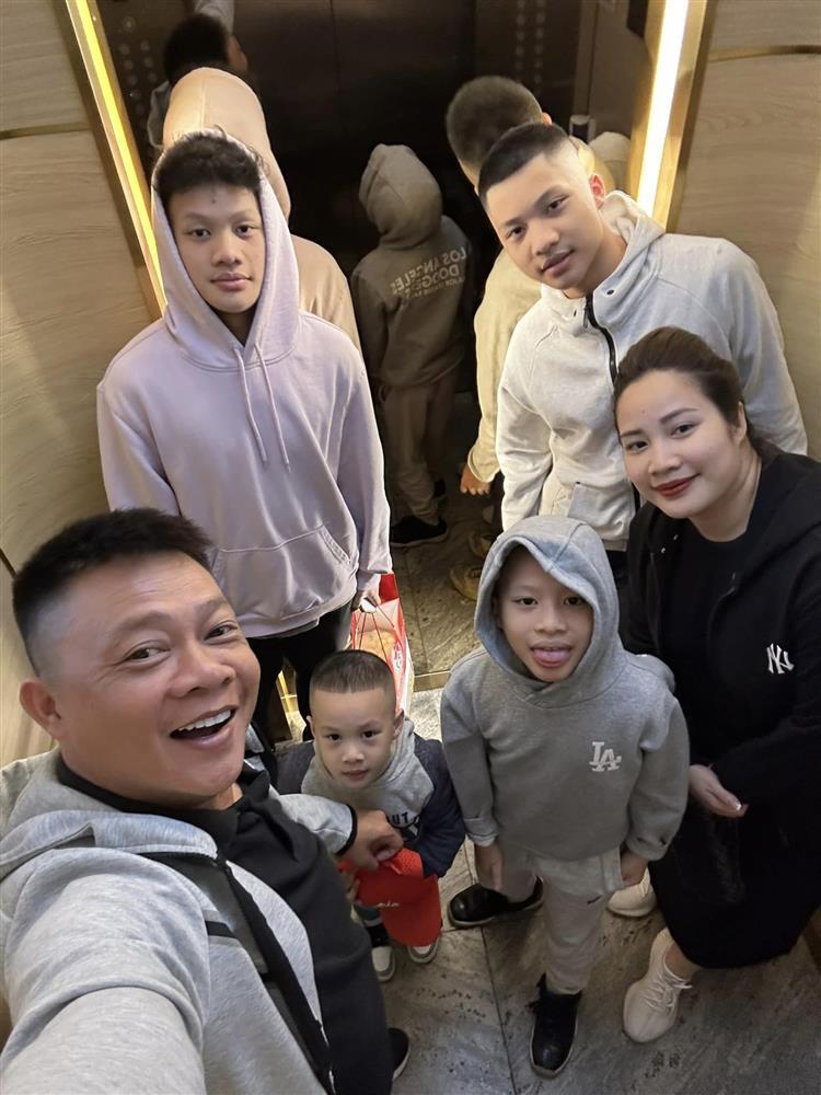 16 năm hôn nhân với 8 lần cãi vã của vợ chồng BTV Quang Minh-7