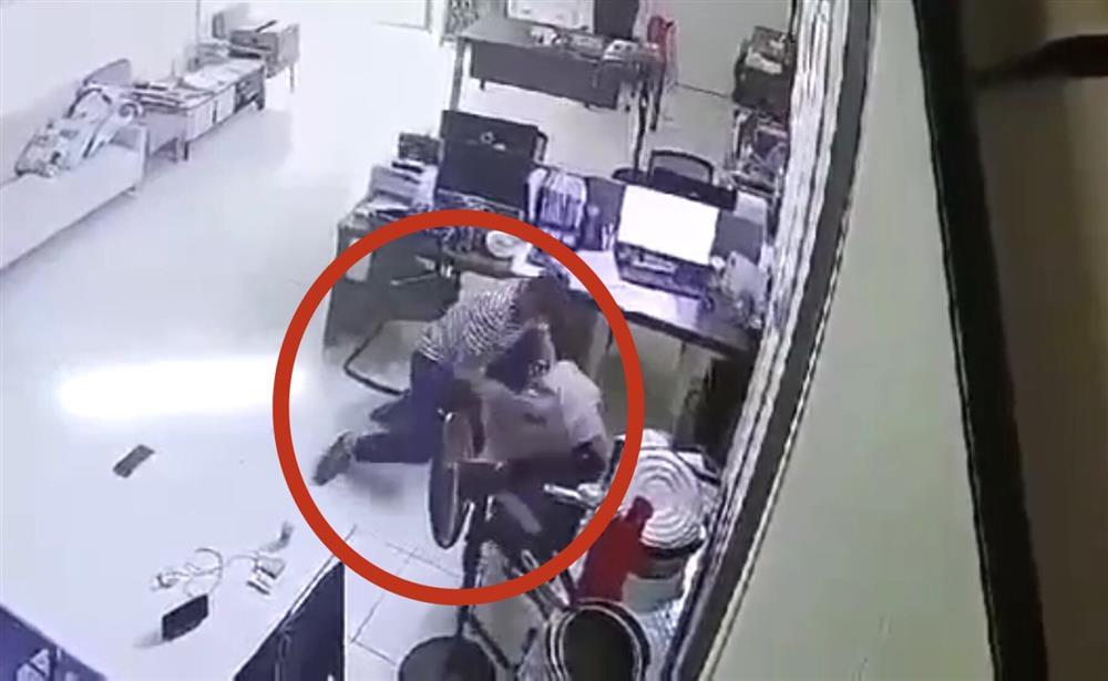 Camera ghi lại cảnh giám đốc người Trung Quốc sát hại nữ kế toán-1