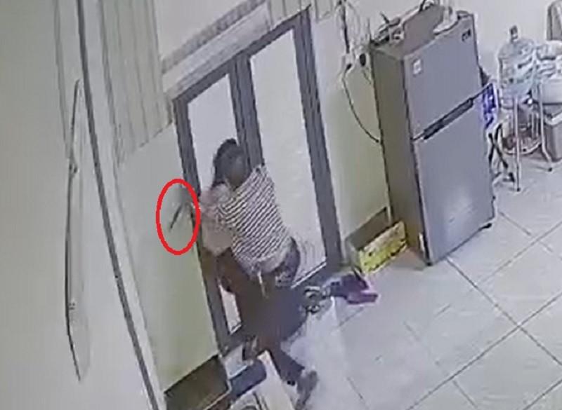 Camera ghi lại cảnh giám đốc người Trung Quốc sát hại nữ kế toán-3