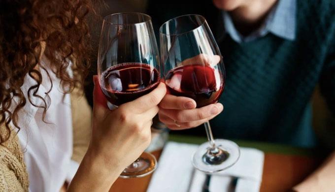 Cô gái trẻ khoe sống khỏe nhờ moi tiền đàn ông: Quá phản cảm-2