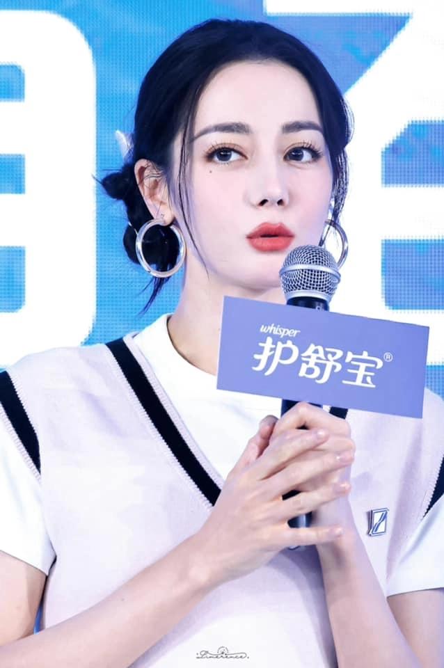 Vì sao Địch Lệ Nhiệt Ba cân đẹp được mọi tạo hình?-1