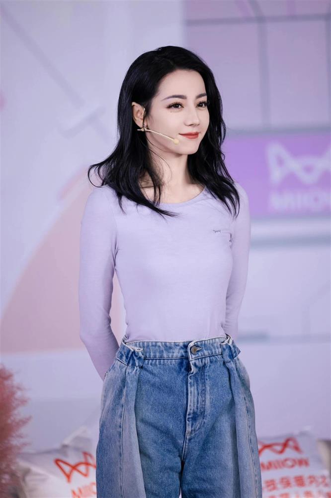 Vì sao Địch Lệ Nhiệt Ba cân đẹp được mọi tạo hình?-2