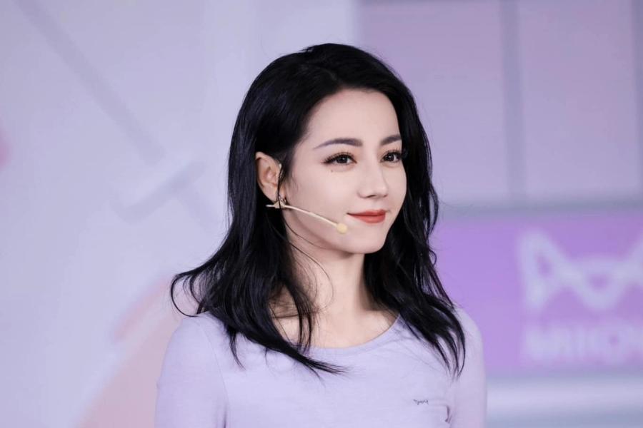 Ảnh năm 15 tuổi của Địch Lệ Nhiệt Ba gây sốt-4