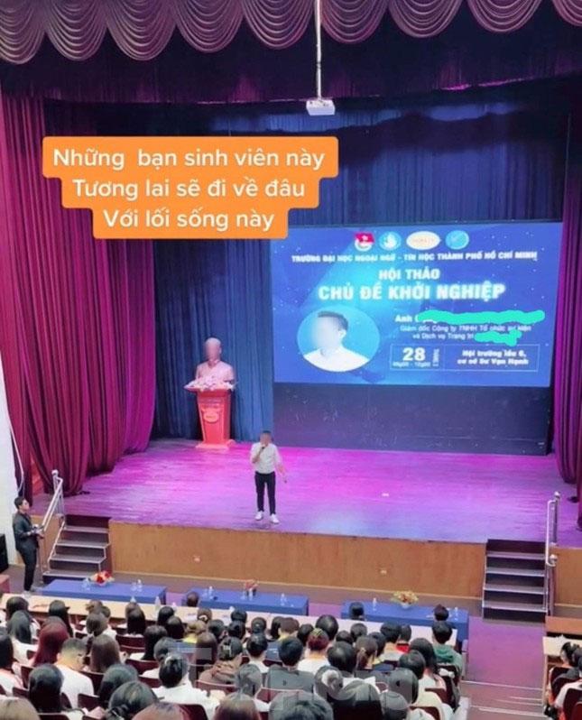 Sinh viên phản ứng vì diễn giả đi muộn, phát ngôn phản cảm-2