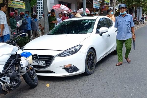 Tài xế không bằng lái liên tục thông chốt, tông một người bị thương-2