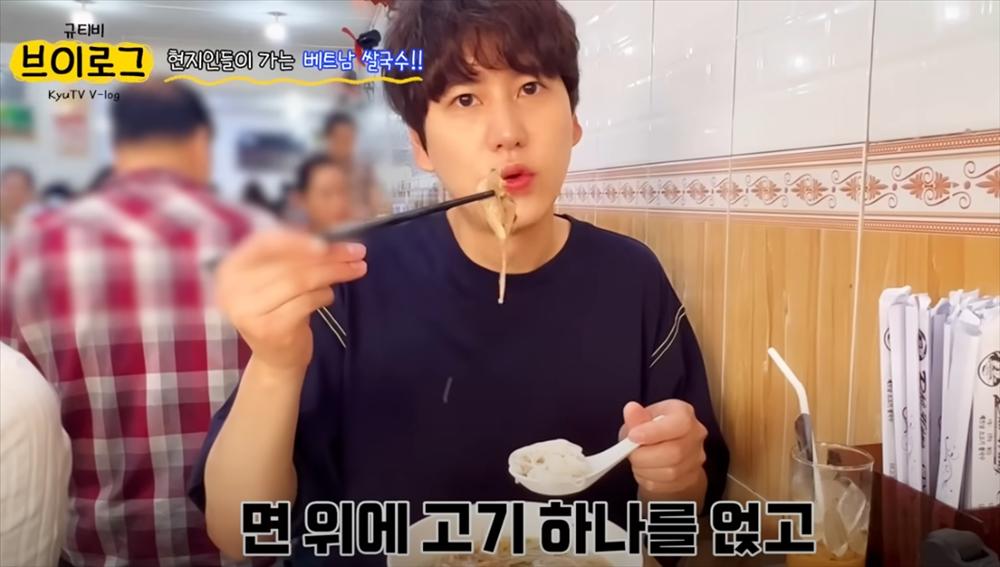 Ngôi sao Super Junior khoe ăn phở ở TP.HCM ngon phát điên, tô lớn chỉ 90.000đ-2