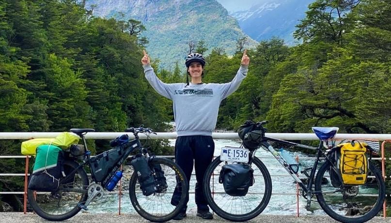 Đạp xe 32.000 km, thiếu niên 17 tuổi hoàn thành chuyến đi 14 nước-1