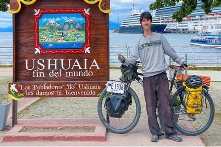 Đạp xe 32.000 km, thiếu niên 17 tuổi hoàn thành chuyến đi 14 nước