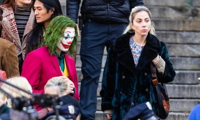 Hé lộ tạo hình mới nhất của Harley Quinn Lady Gaga trong siêu phẩm Joker 2-6