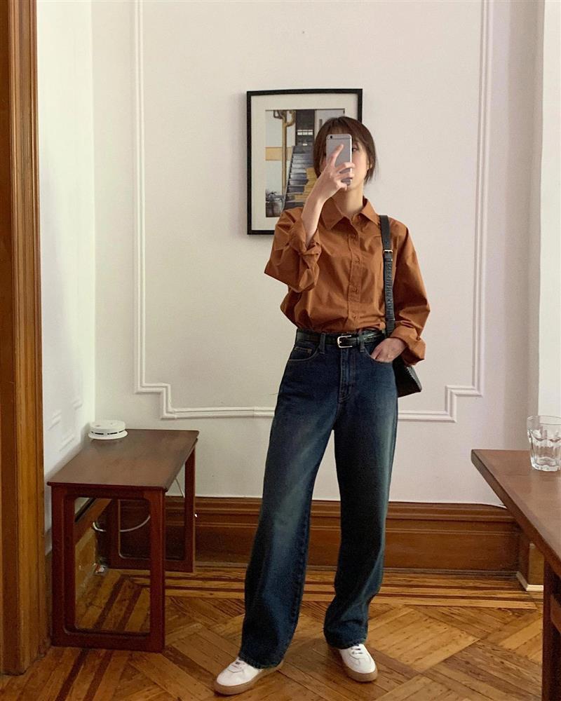 Làm thế nào để trông trẻ trung khi diện áo sơ mi tối màu?-3