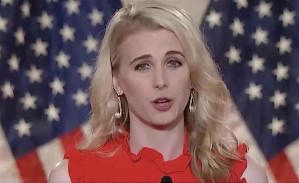 Ông Trump có trợ lý mới giống hệt con gái Ivanka-4