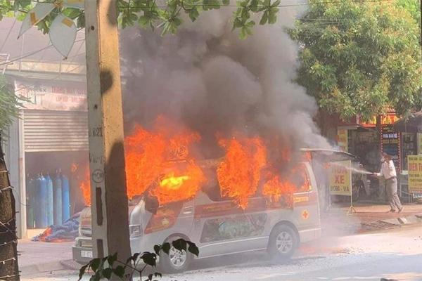 Xác minh ô tô limousine không nhường đường cho xe cấp cứu-2