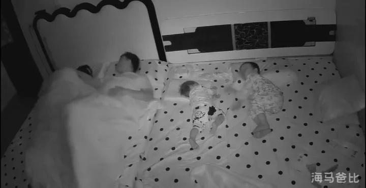 Loạt ảnh hài hước khi con cái bị cho ra rìa vì bố mẹ quá sức tình cảm-3