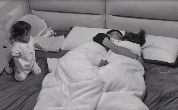 Loạt ảnh hài hước khi con cái bị cho ra rìa vì bố mẹ quá sức tình cảm-8