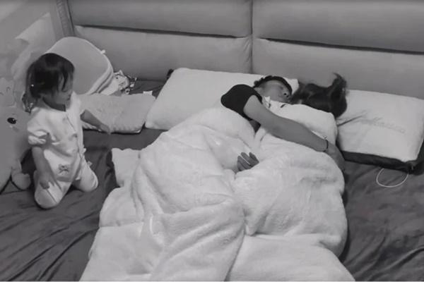 4,6 triệu người xem camera ghi cảnh chồng cầm roi tiến lại phía vợ và cái kết bất ngờ-3