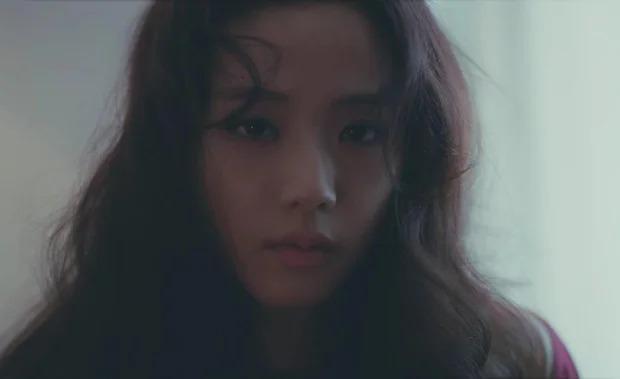 YG nhanh tay xóa sạn cho MV solo của Jisoo (BLACKPINK)?-1