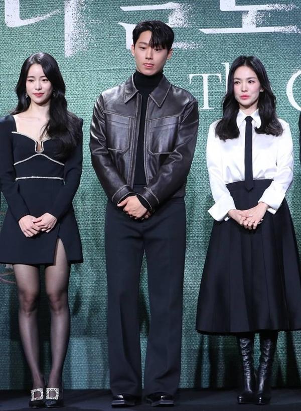 Nữ hoàng cảnh nóng Lim Ji Yeon hẹn hò bạn diễn The Glory-3