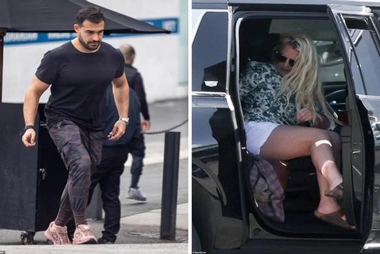 Britney Spears đi chơi xa một mình, hai vợ chồng cùng tháo bỏ nhẫn cưới