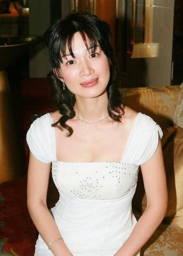 Sau 25 năm, 7 cô vợ của Vi Tiểu Bảo phim Lộc Đỉnh ký giờ ra sao?-5