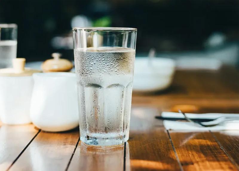 Lượng nước cần uống mỗi ngày để giảm nguy cơ đột quỵ-1