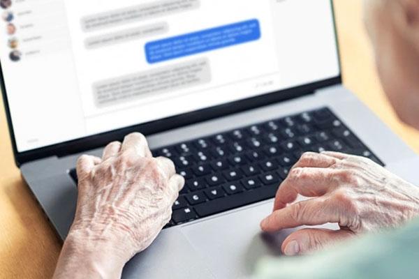 Yêu nhầm kẻ lừa tình, bà lão 70 tuổi lĩnh án tù vì rửa tiền-1